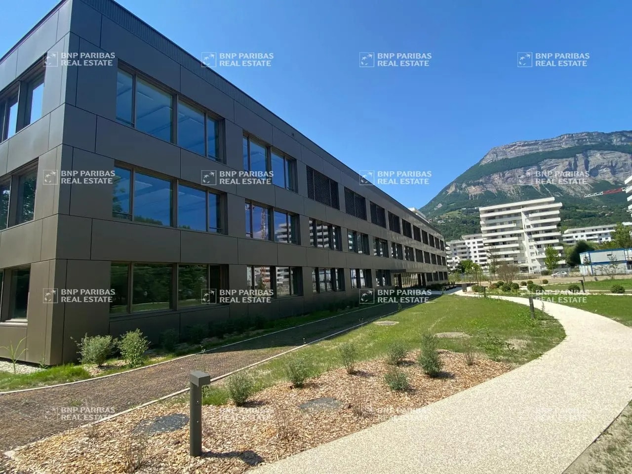 Avenue Du Vercors, Meylan for lease Building Photo- Image 1 of 15
