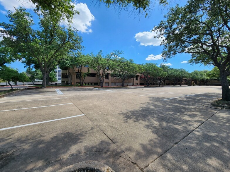 8355 Walnut Hill Ln, Dallas, TX for sale - Building Photo - Image 3 of 16