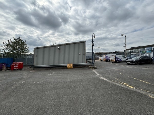 112 Hanson Ln, Halifax for sale - Building Photo - Image 2 of 8