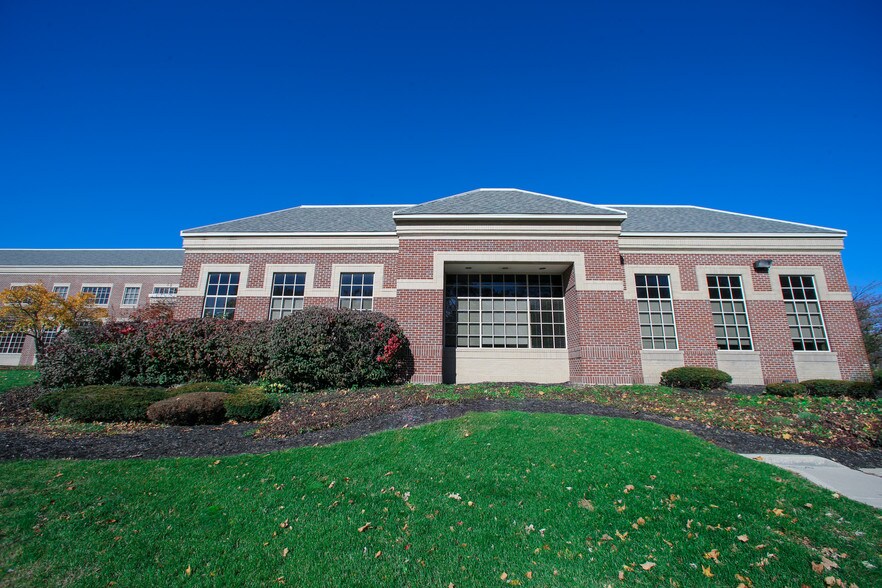 2620 Kessler Blvd E, Indianapolis, IN à louer - Photo du bâtiment - Image 2 de 13