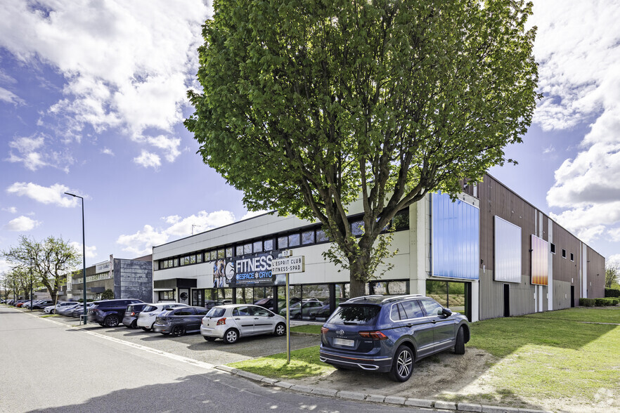 15 Rue D'Anjou, Saint-Ouen-l'Aumône for lease - Building Photo - Image 3 of 3