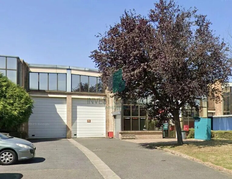 Flex in Le Thillay for lease - Building Photo - Image 1 of 11