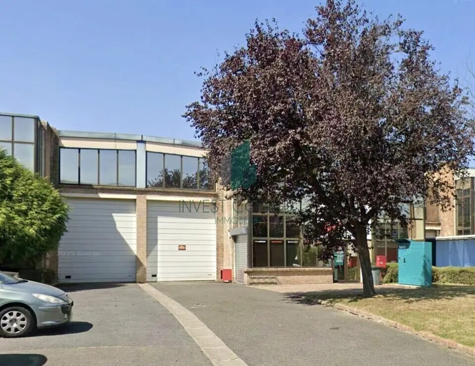 Flex in Le Thillay for lease Building Photo- Image 1 of 12