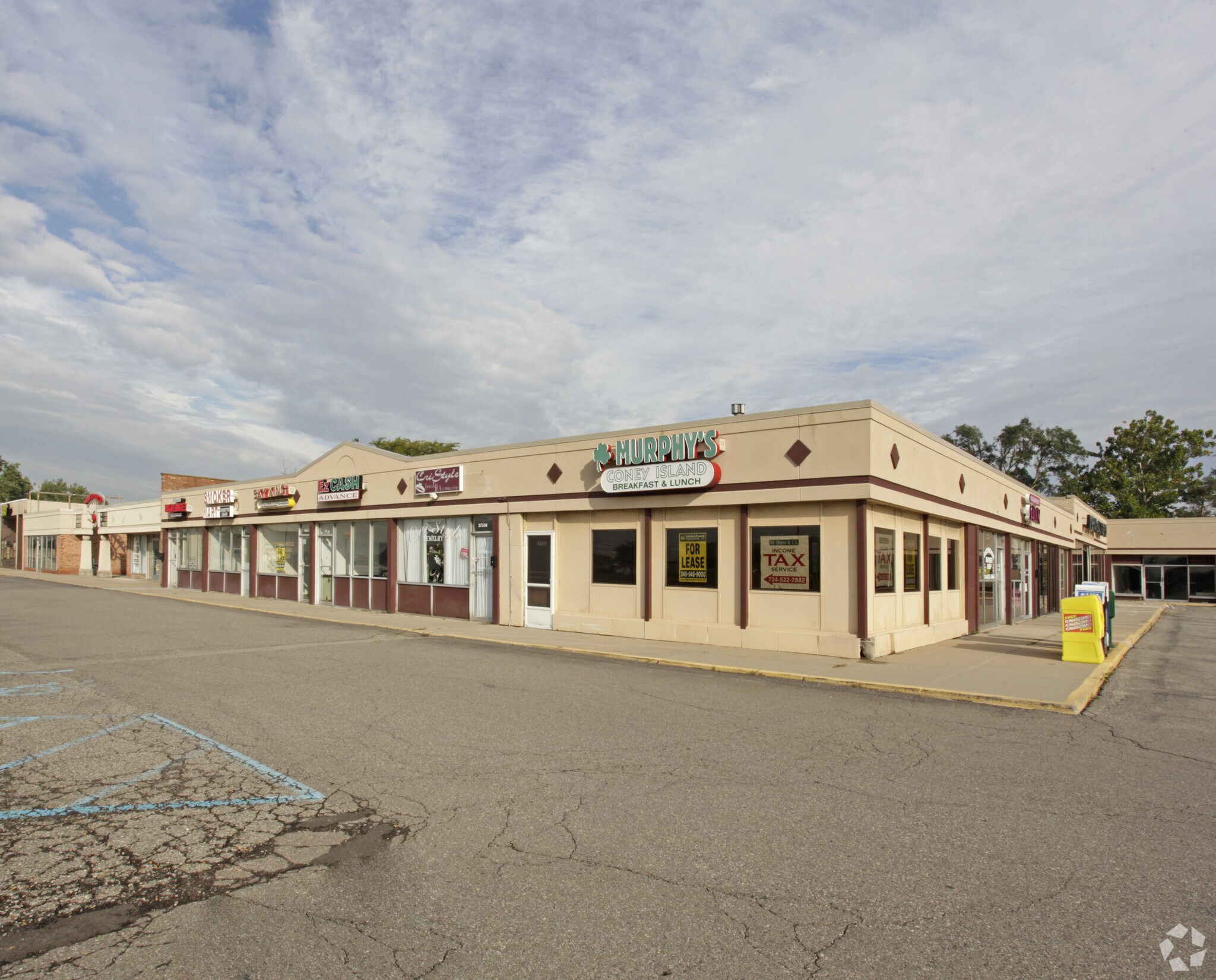 27500-27552 Schoolcraft Rd, Livonia, MI à louer Photo principale- Image 1 de 2