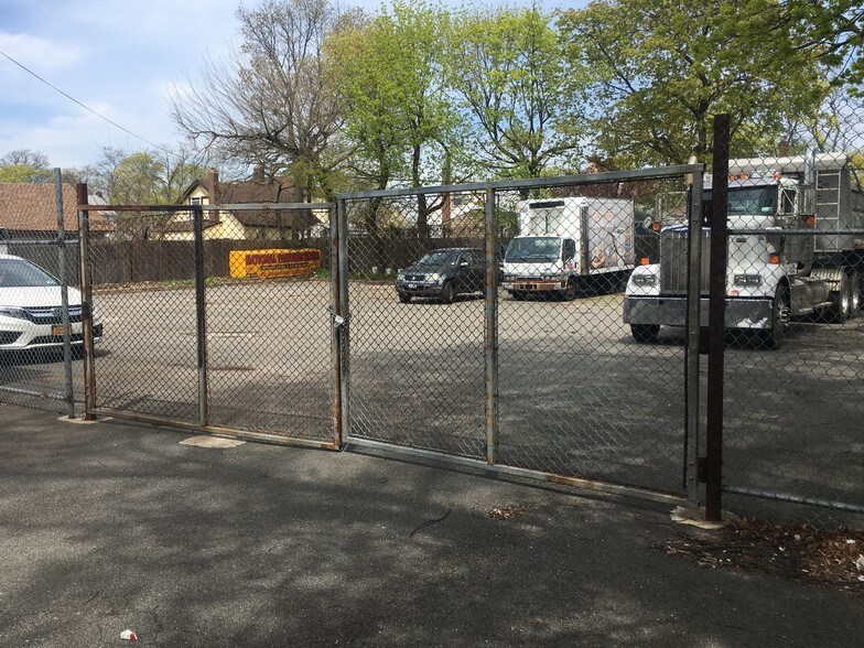 265 Sheridan Blvd, Inwood, NY à vendre - Photo du bâtiment - Image 2 de 3
