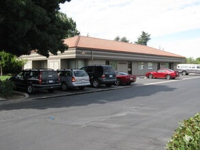 3995 N Fresno St, Fresno, CA à louer Photo du bâtiment- Image 2 de 8