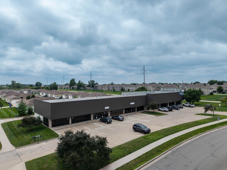 800 Creekside Dr, Gardner, KS for sale - Building Photo - Image 1 of 28