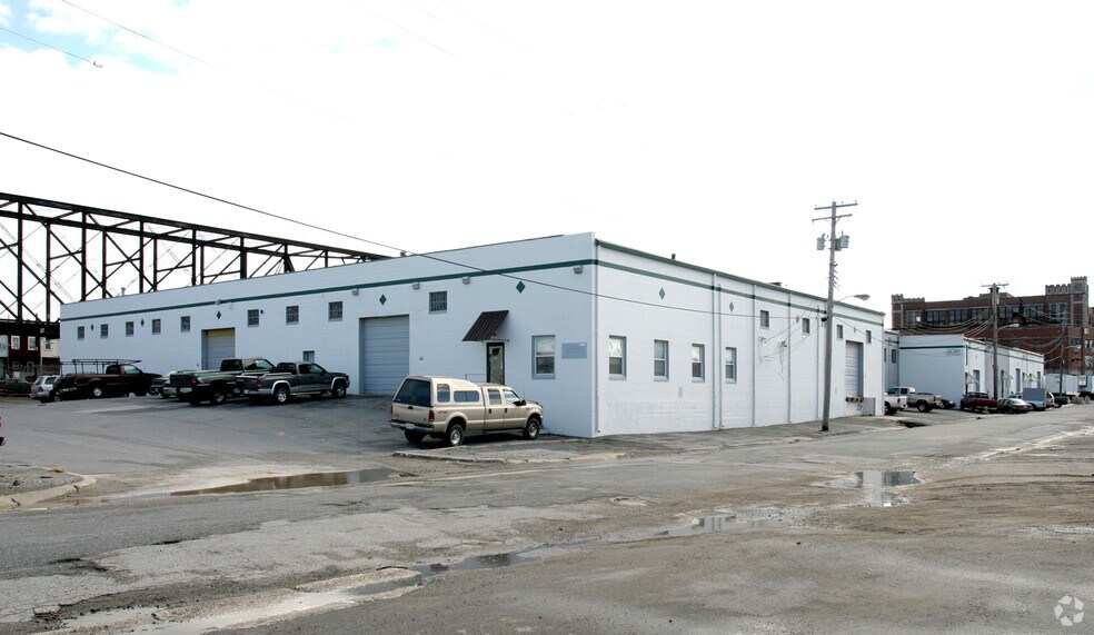 301-335 S Kresson St, Baltimore, MD for sale - Building Photo - Image 2 of 9