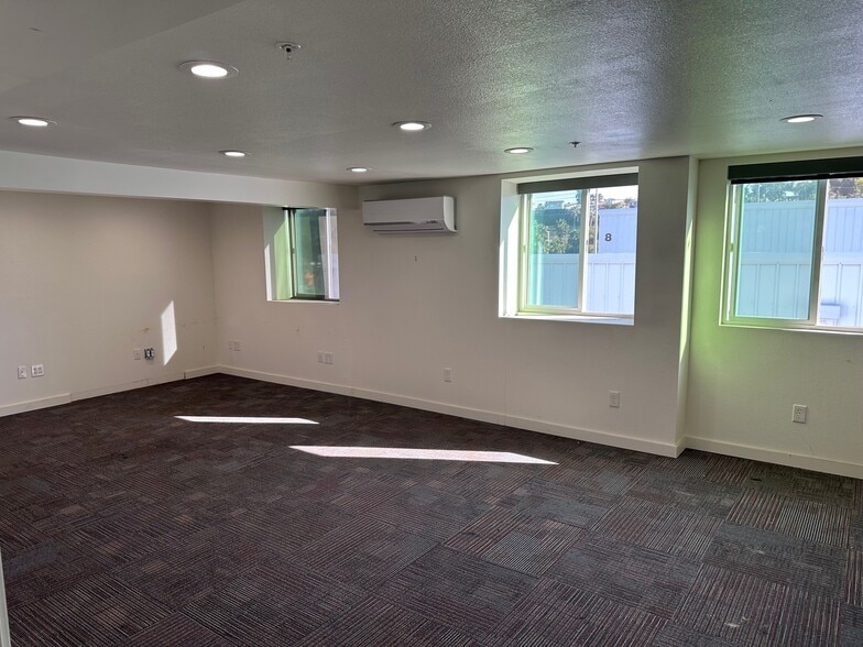 545 Stevens Ave W, Solana Beach, CA à louer - Photo intérieure - Image 2 de 3