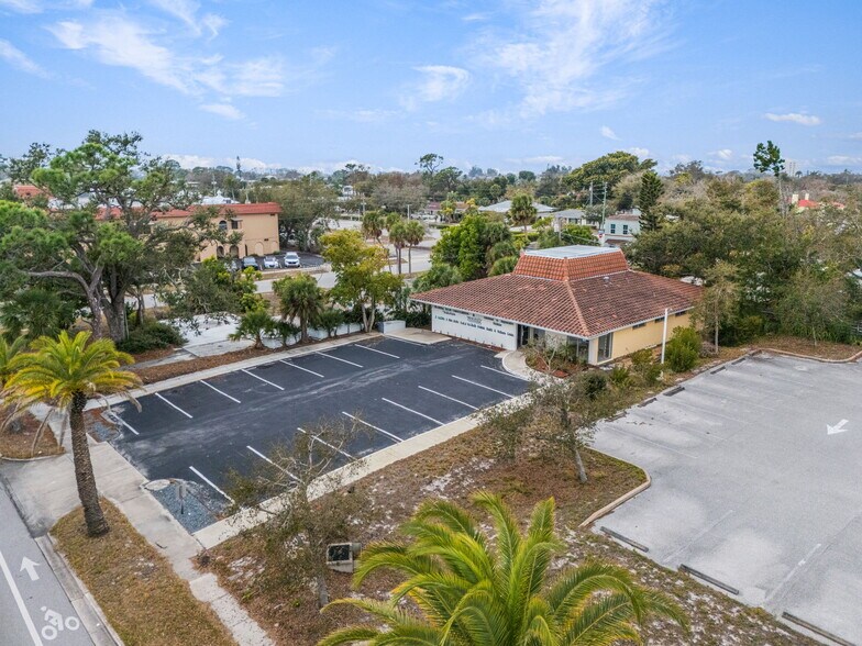 540 Nokomis Ave S, Venice, FL à louer - Photo du bâtiment - Image 2 de 18