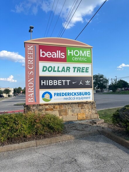 1408-1412 E Main St, Fredericksburg, TX for lease - Building Photo - Image 3 of 3