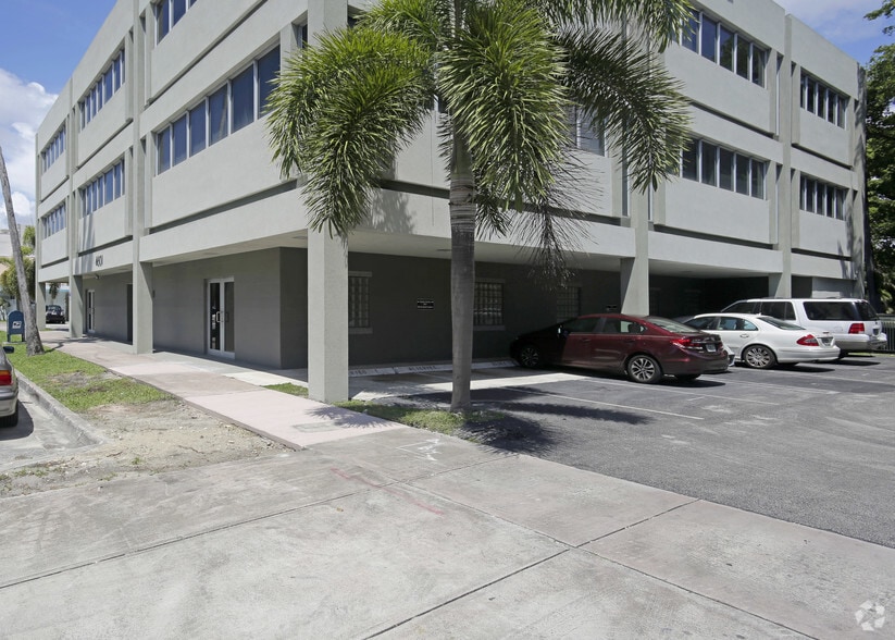 4601 Ponce de Leon Blvd, Coral Gables, FL for lease - Building Photo - Image 3 of 4