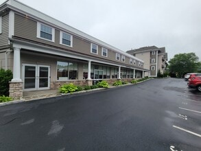 227 Willow St, South Hamilton, MA à louer Photo intérieure- Image 2 de 4