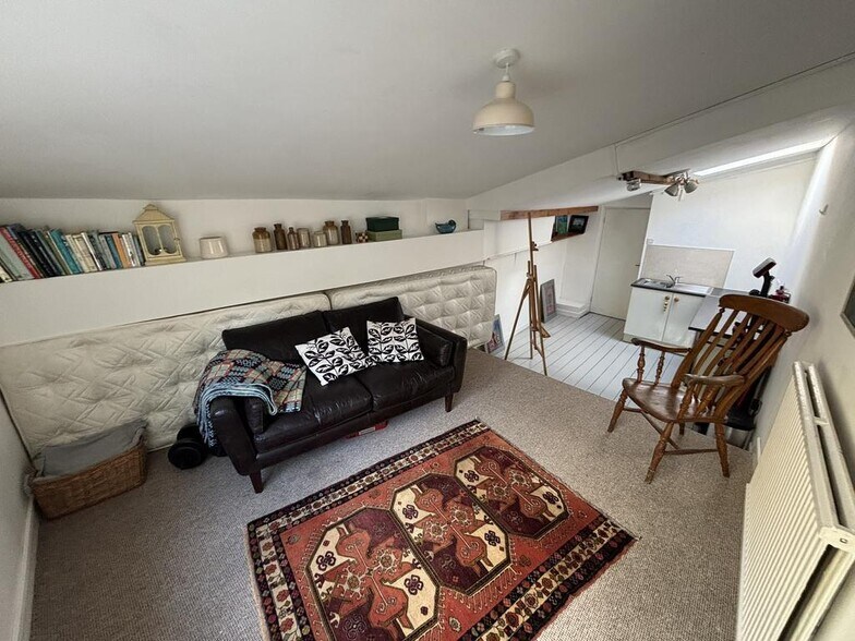 6 King St, Llandeilo à vendre - Photo du bâtiment - Image 3 de 26