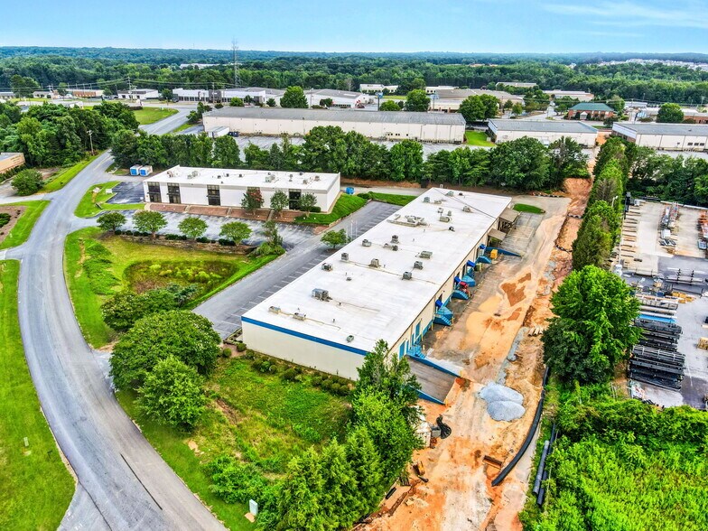 135 Interstate Blvd, Greenville, SC à louer - Photo du bâtiment - Image 3 de 5