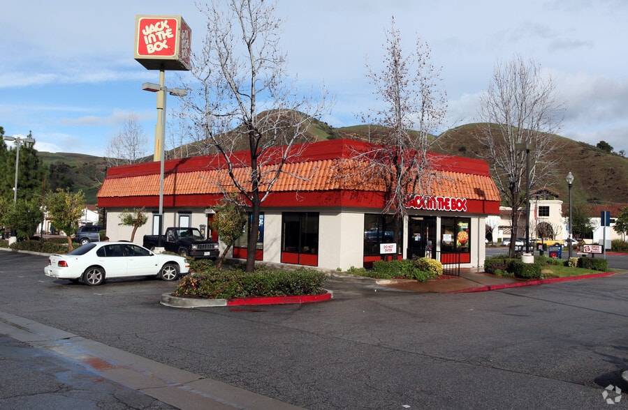 26500 W Agoura Rd, Calabasas, CA for lease - Primary Photo - Image 2 of 2