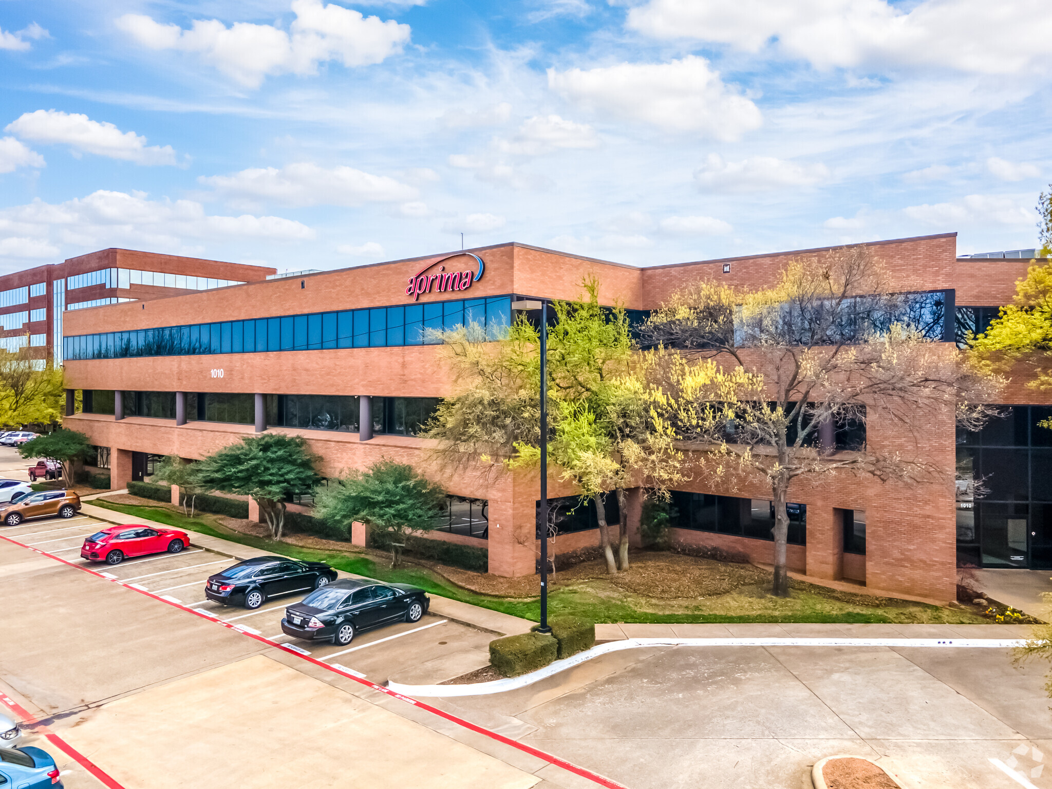 1010 E Arapaho Rd, Richardson, TX à louer Photo du bâtiment- Image 1 de 11