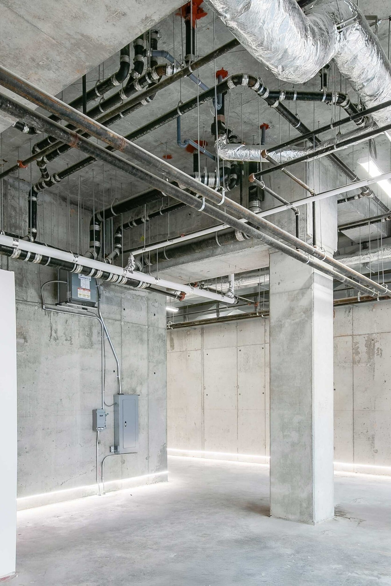 591 Yonge St, Toronto, ON for lease Interior Photo- Image 1 of 15