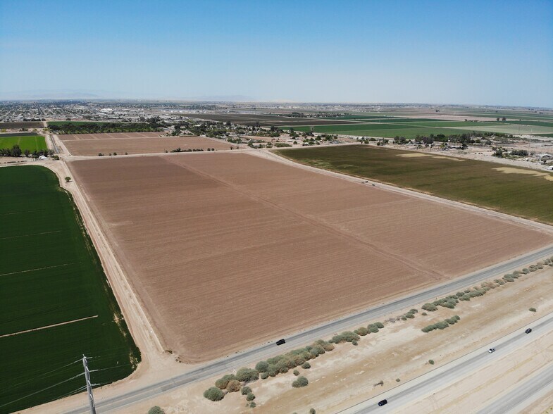 E SEC E Gillett St & Cannon Rd, El Centro, CA à vendre - Photo du bâtiment - Image 2 de 4