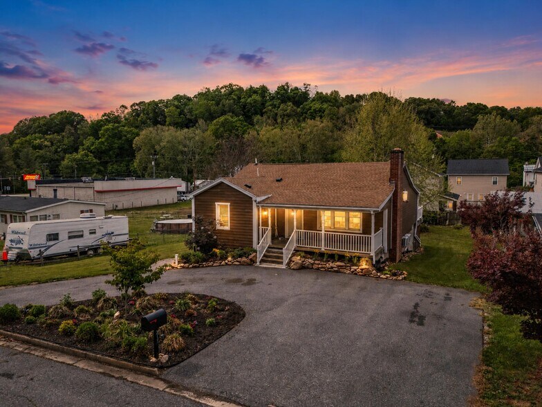 217 W 28th St, Buena Vista, VA à vendre - Photo du bâtiment - Image 3 de 74