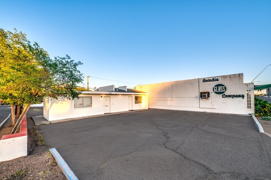 135 N Country Club Dr, Mesa, AZ for lease - Building Photo - Image 2 of 7