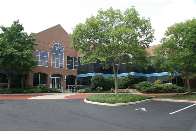 525 W Schrock Rd, Westerville, OH à louer - Photo du bâtiment - Image 2 de 5