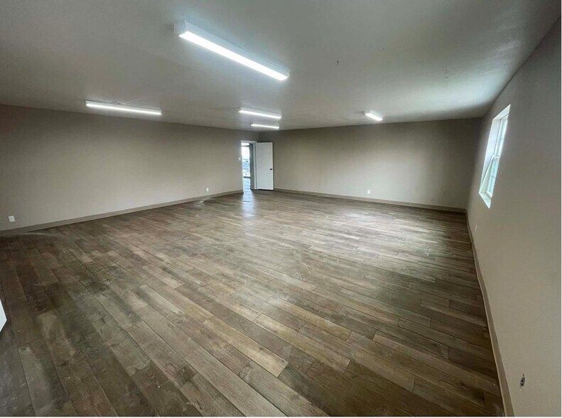 800 E Dickinson Blvd, Fort Stockton, TX à louer - Photo du bâtiment - Image 1 de 5