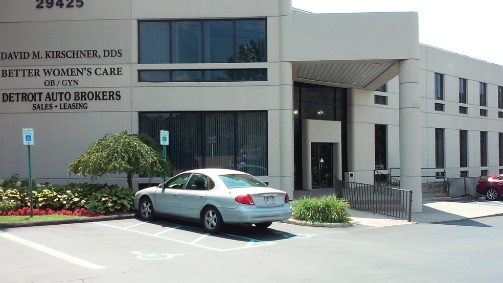 29355 Northwestern Hwy, Southfield, MI for lease - Building Photo - Image 2 of 3