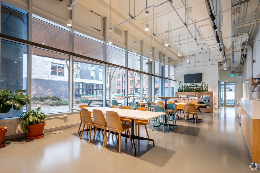 75 Rue Queen, Montréal, QC for lease - Interior Photo - Image 3 of 18