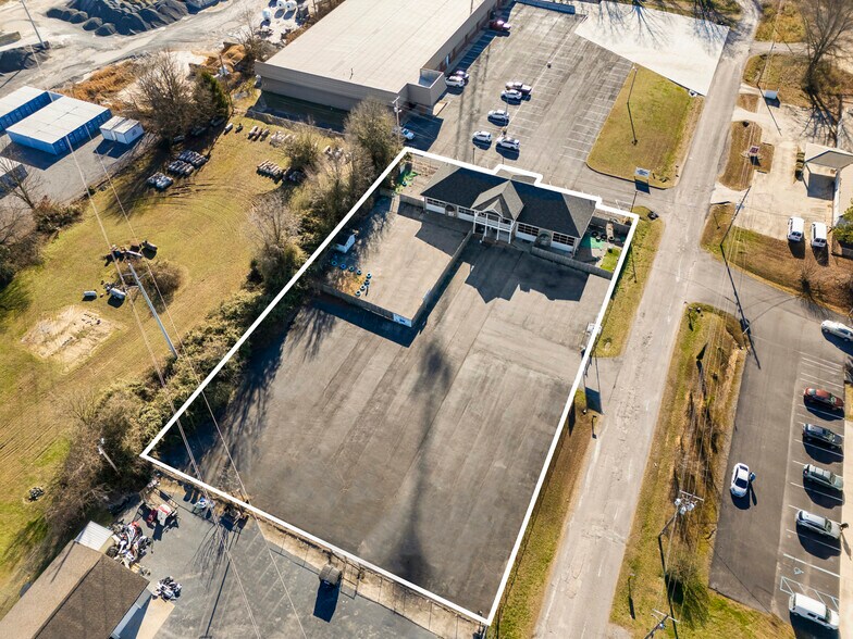 915 Cooley St, Albertville, AL à vendre - Photo du bâtiment - Image 2 de 10