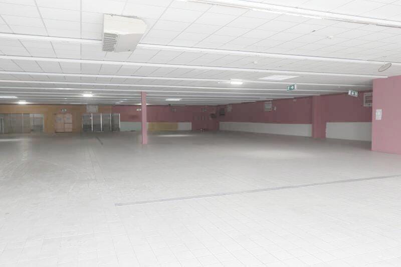 Retail in LA NEUVILLETTE for lease - Interior Photo - Image 2 of 8