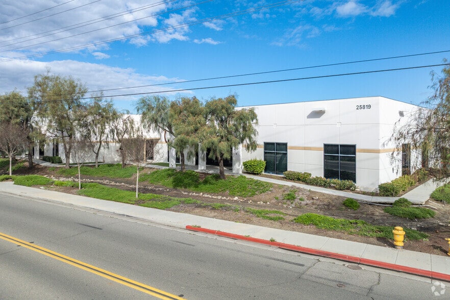 25819 Jefferson Ave, Murrieta, CA à louer - Photo du bâtiment - Image 3 de 6