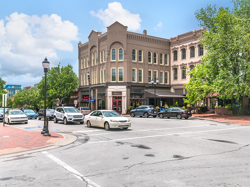 9 SW Pack Sq, Asheville, NC à louer Photo du bâtiment- Image 1 de 21