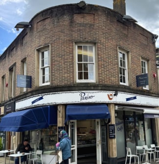 Plus de détails pour 43-44B Carfax, Horsham - Commerce de détail à vendre