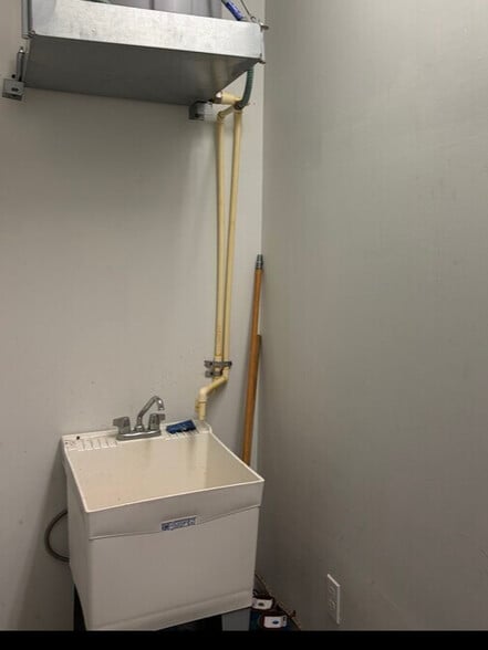 2830 Industrial Plaza Dr, Tallahassee, FL à vendre - Photo du bâtiment - Image 3 de 17