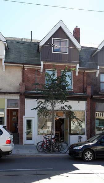 909 Dundas St W, Toronto, ON for sale - Primary Photo - Image 1 of 2