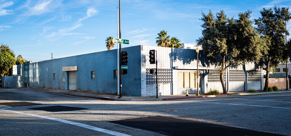 650 S Raymond Ave, Pasadena, CA à louer - Photo du bâtiment - Image 2 de 11