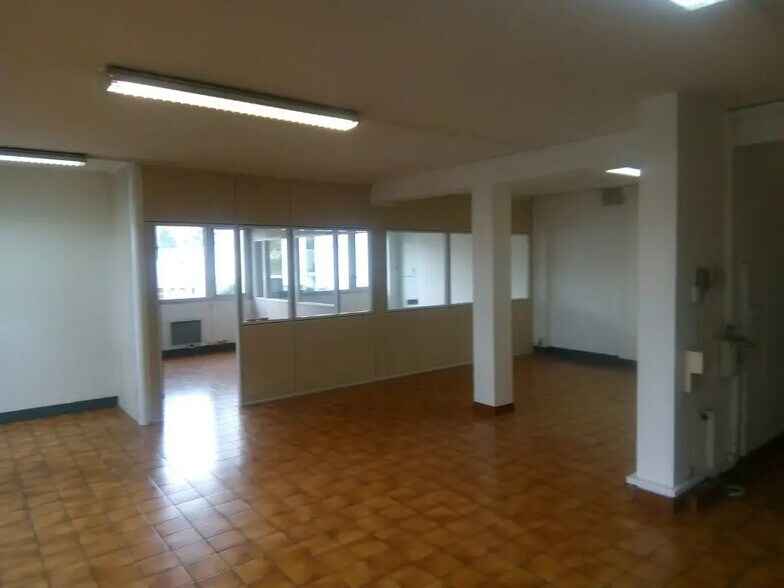 4 Boulevard Gueidon, Marseille for lease - Interior Photo - Image 3 of 9