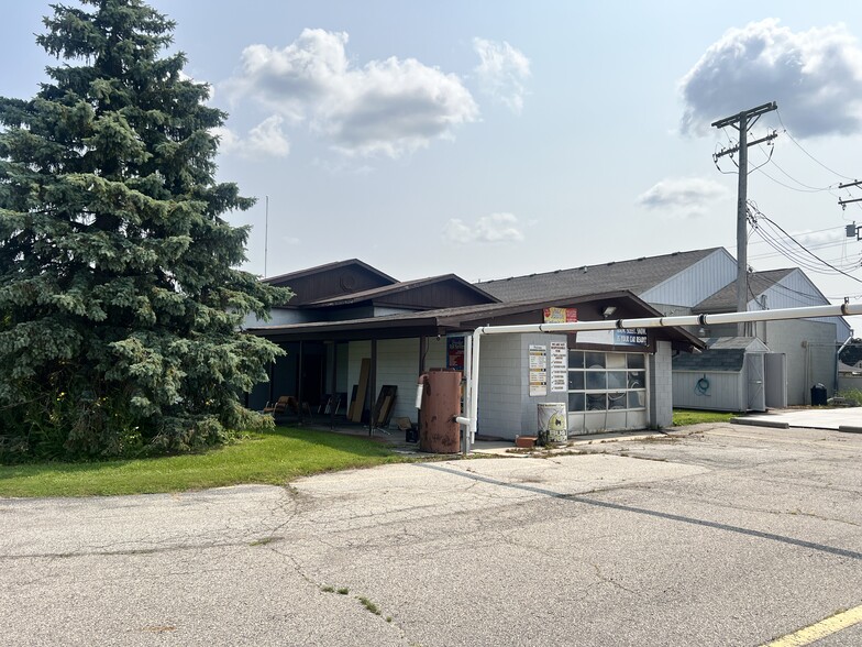 1001 Huron Blvd, Marysville, MI for lease - Building Photo - Image 3 of 4