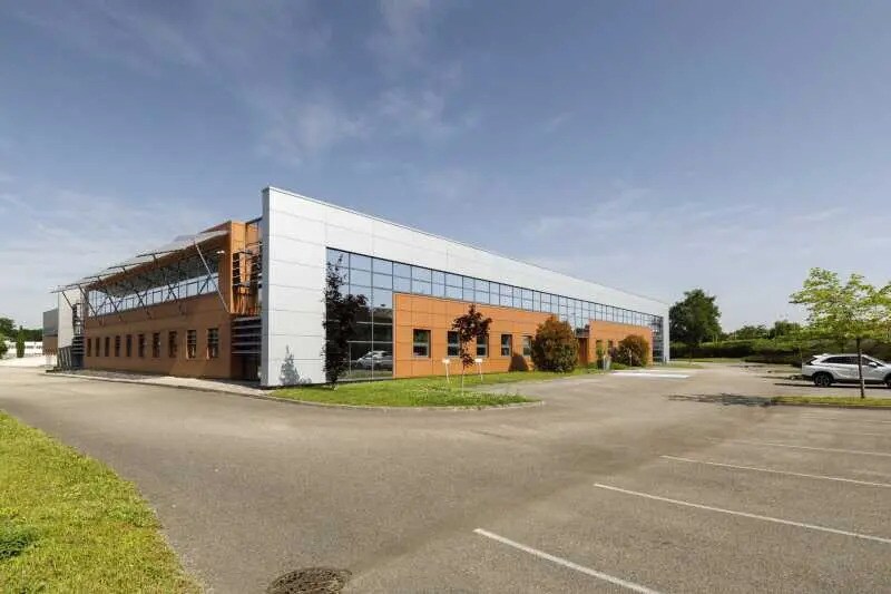 Flex in Miribel for lease - Building Photo - Image 1 of 14