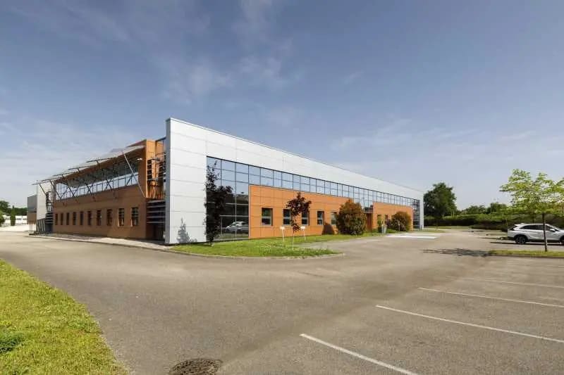 Flex in Miribel for lease Building Photo- Image 1 of 15