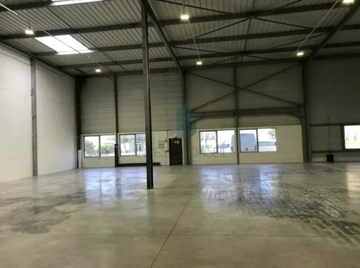 Flex in Le Blanc-Mesnil for lease Interior Photo- Image 1 of 8