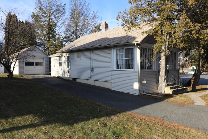 105 Arcadia Ave, Albany, NY à vendre - Photo du bâtiment - Image 3 de 15