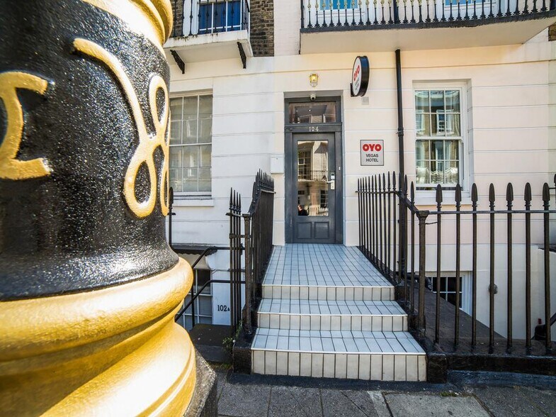 104 Warwick Way, Londres à vendre - Photo du bâtiment - Image 2 de 19