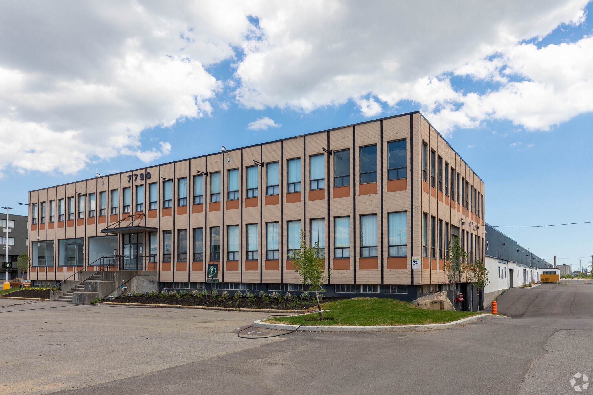 7790 Ch De La Côte-De-Liesse, Saint-Laurent, QC à louer Photo principale- Image 1 de 10