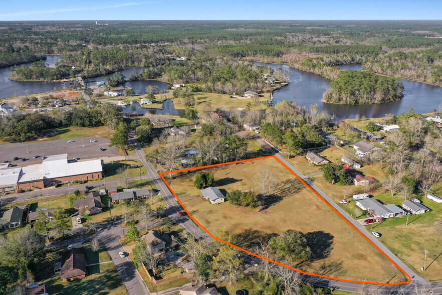11532 Cedar Lake Rd, Biloxi, MS à vendre - Photo du bâtiment - Image 1 de 8