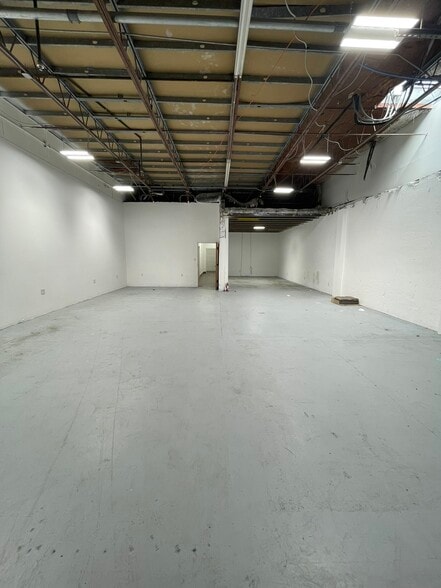 6011 Benjamin Rd, Tampa, FL for lease - Building Photo - Image 2 of 18