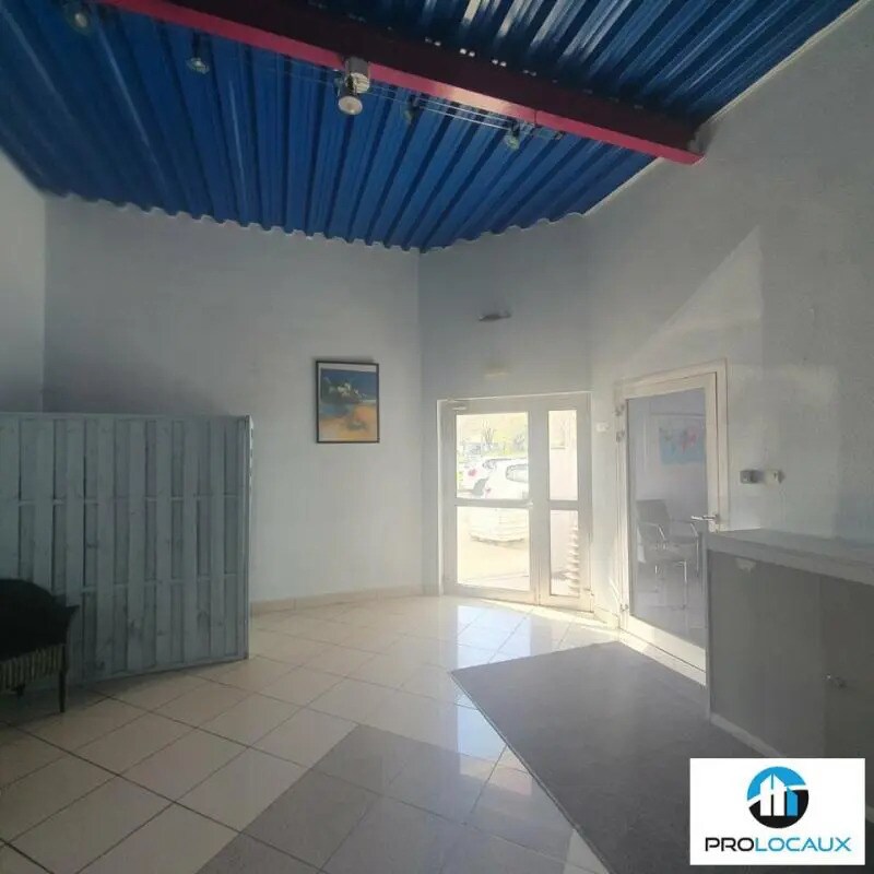 Office in Seyssinet-Pariset for lease Lobby- Image 1 of 11