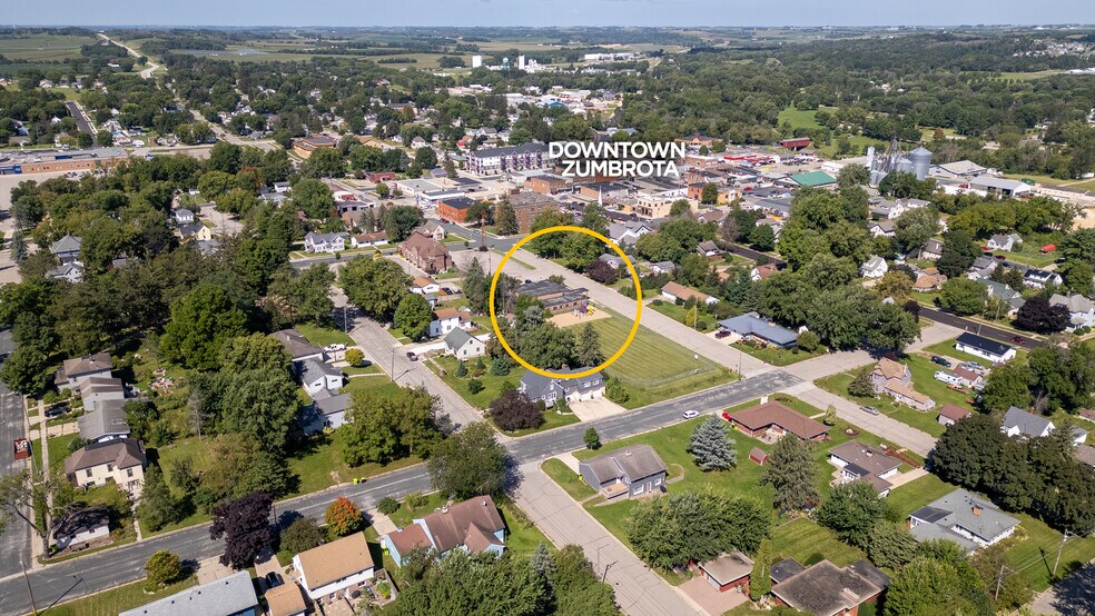 223 E 5th St, Zumbrota, MN à vendre - Photo du bâtiment - Image 3 de 21