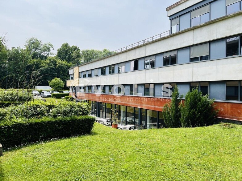 Bureau dans Champs-sur-Marne à vendre - Photo du bâtiment - Image 2 de 16